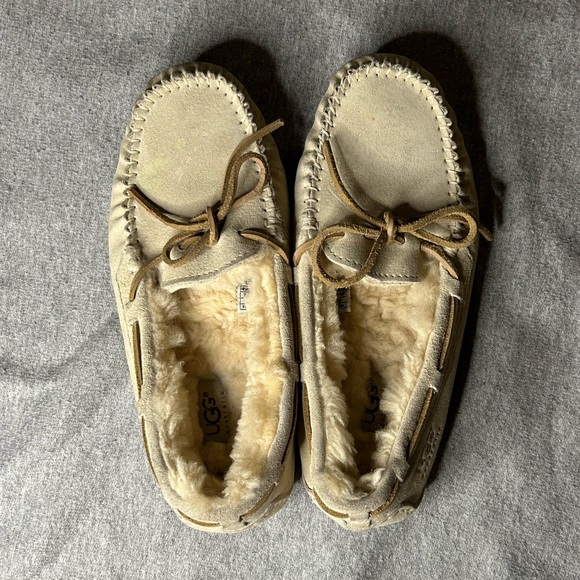 UGG Shoes - UGG SLIPPERS WOMENS SIZE 7